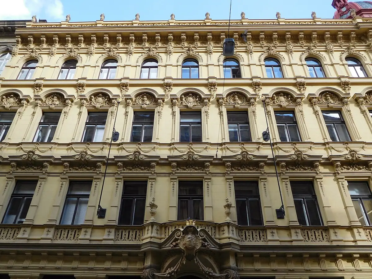 School building: VOŠ a SUŠ textilních řemesel