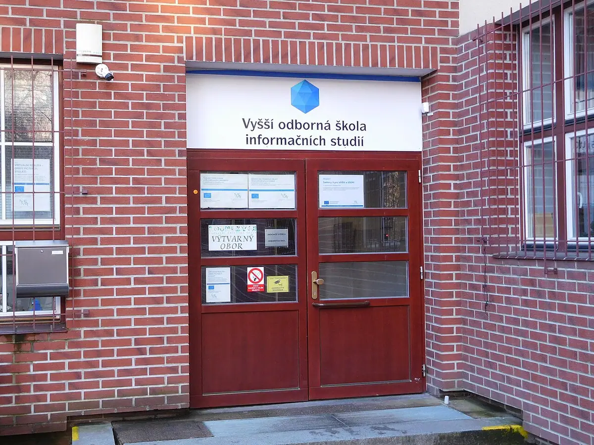 Budova školy: VOŠIS a SŠEMI