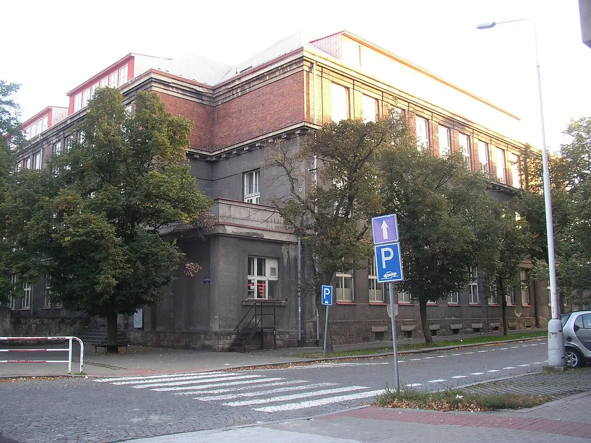 Budova školy: SPŠ a VOŠ Kladno