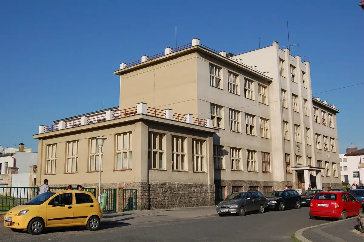 Budova školy: VOŠ, SPŠ a OA Čáslav