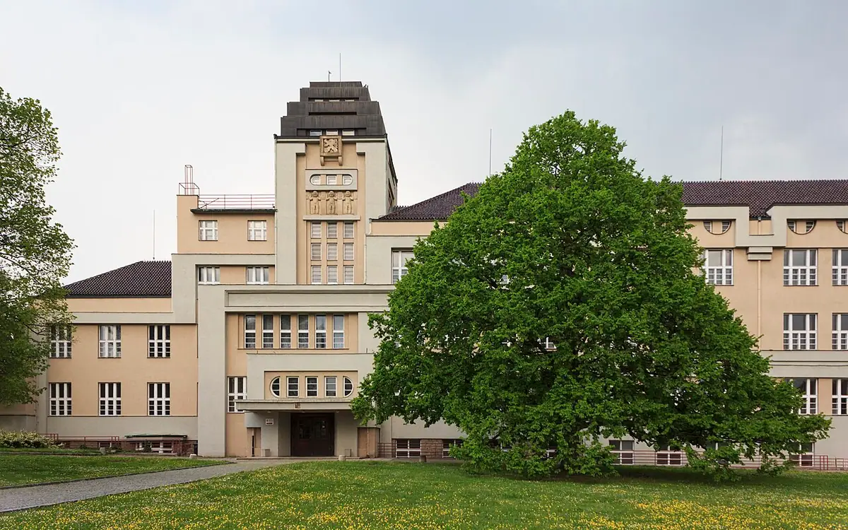 School building: Kutnohorská průmyslovka