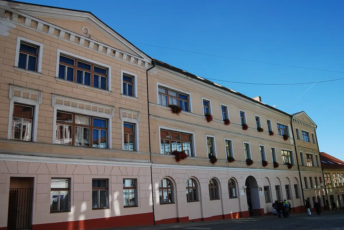 Budova školy: Vyšší odborná škola restaurátorská s.r.o.