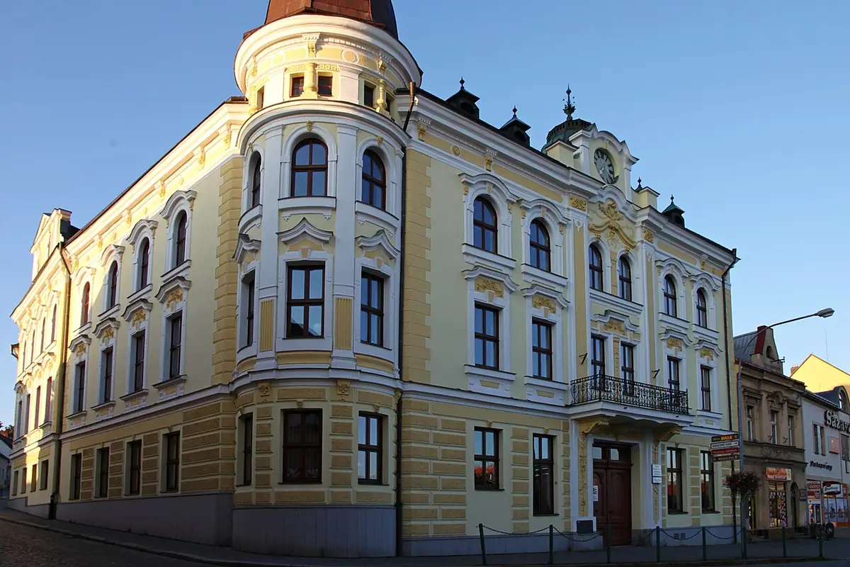 Budova školy: Gymnázium, SOŠ a VOŠ Ledeč nad Sázavou