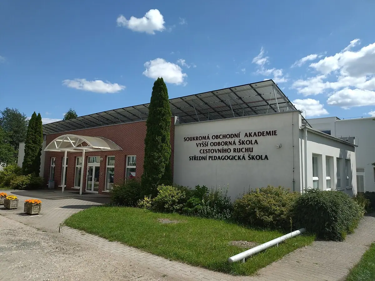 Budova školy: OA a SPgŠ Hradec Králové