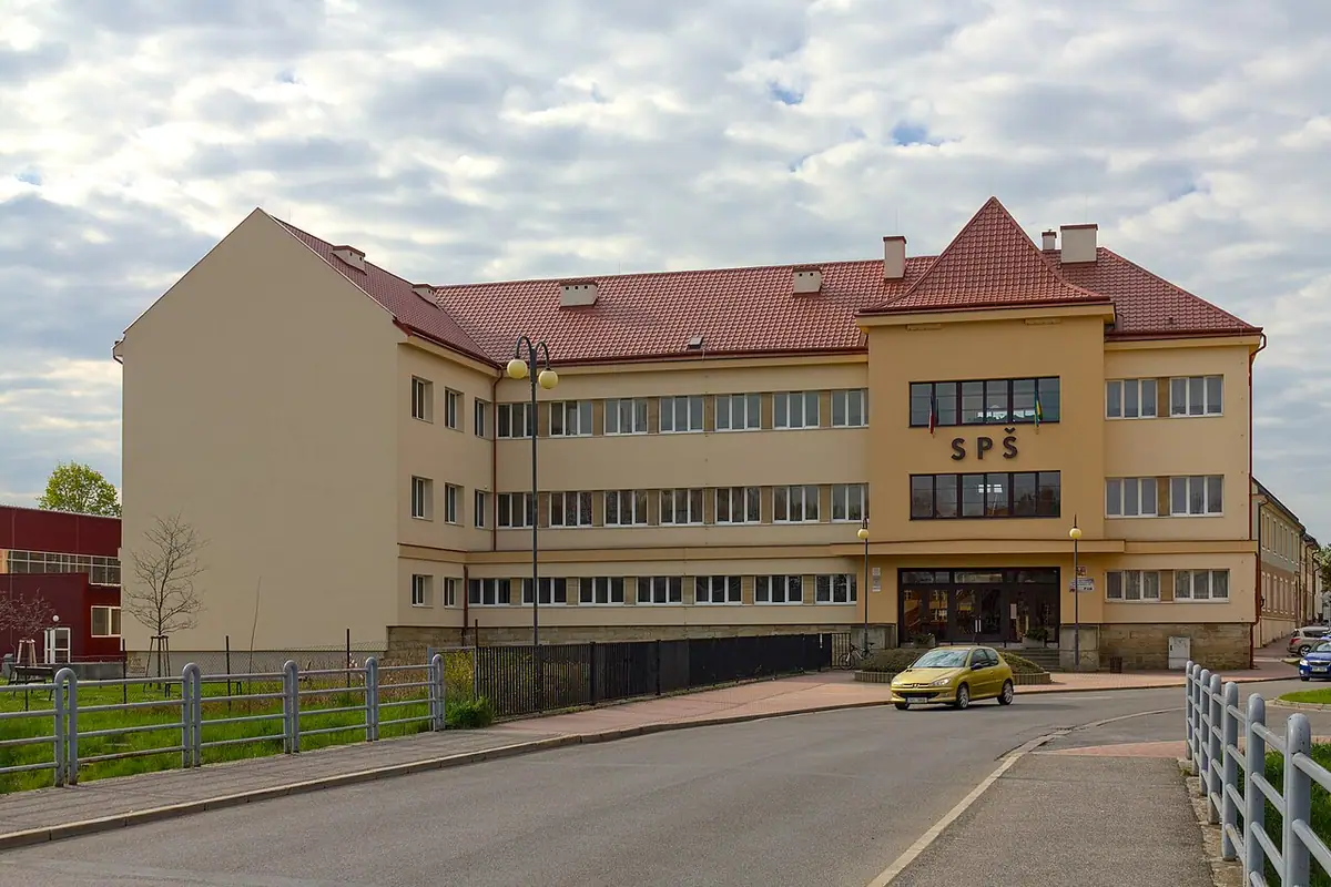 Budova školy: VOŠ a SPŠ Jičín