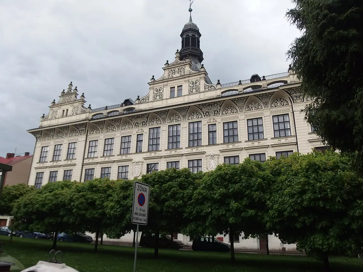 Budova školy: Vyšší odborná škola pedagogická a Střední pedagogická škola, Litomyšl, Komenského nám. 22