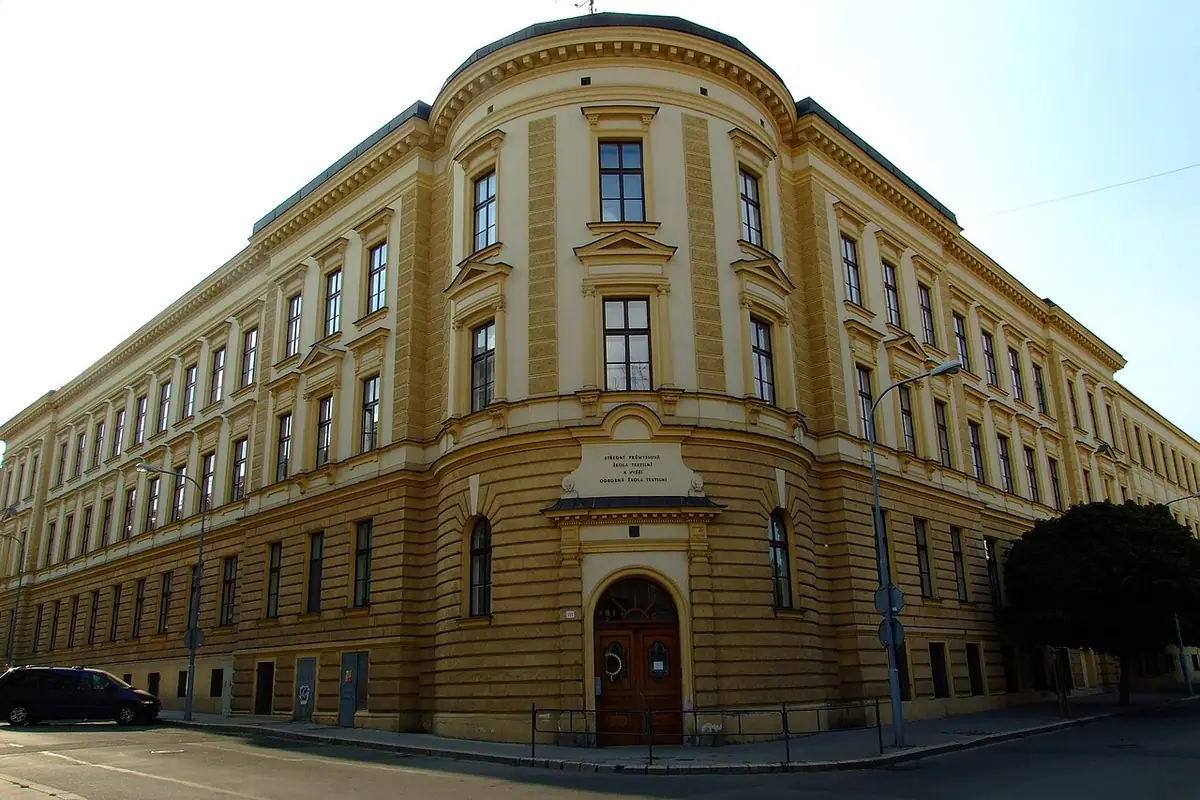 Budova školy: Šuřka Brno
