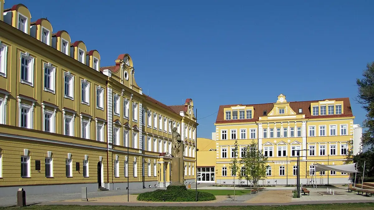 Budova školy: Klvaňovo gymnázium, SZŠ a VOŠ Kyjov