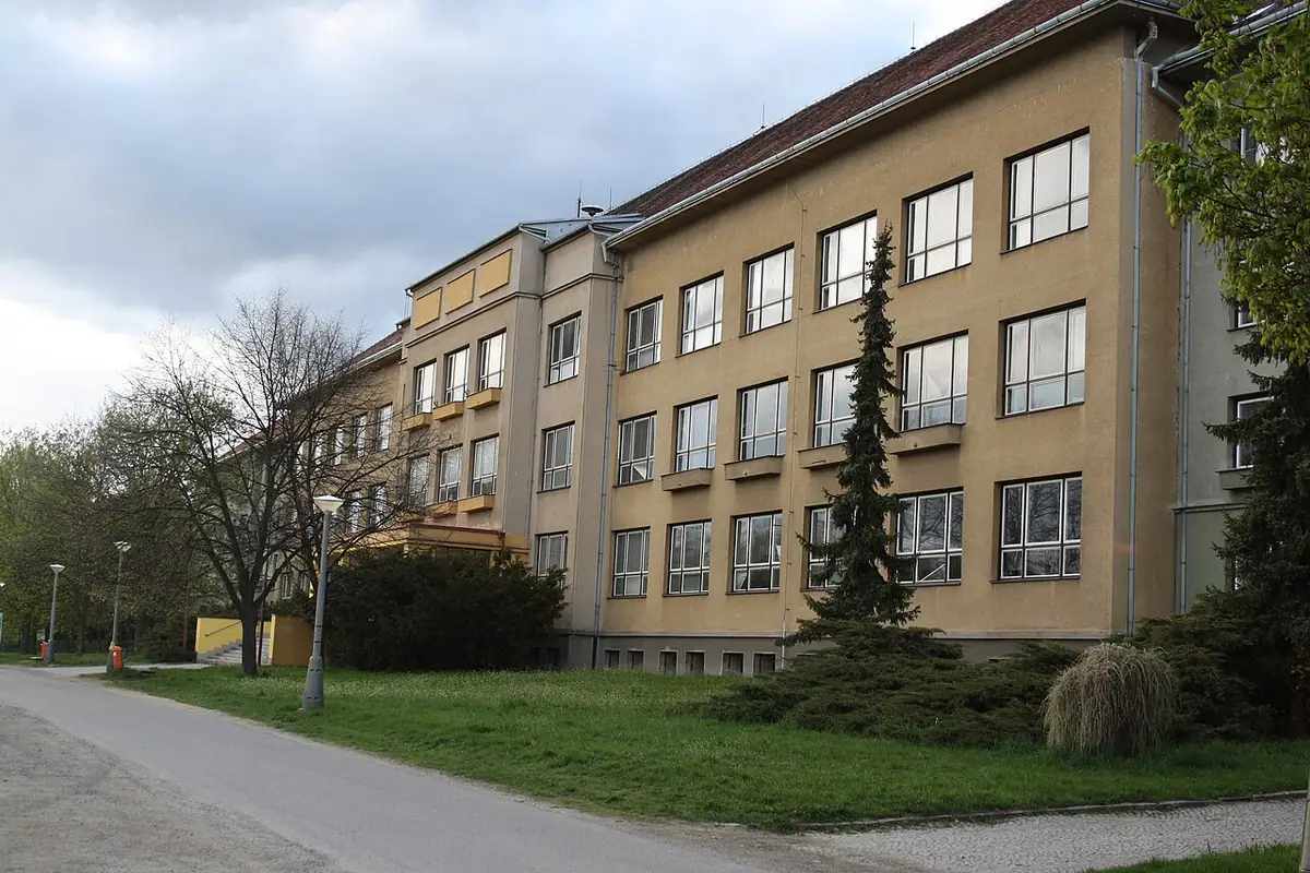 Budova školy: VOŠ a SŠ veterinární, zemědělská a zdravotnická Třebíč
