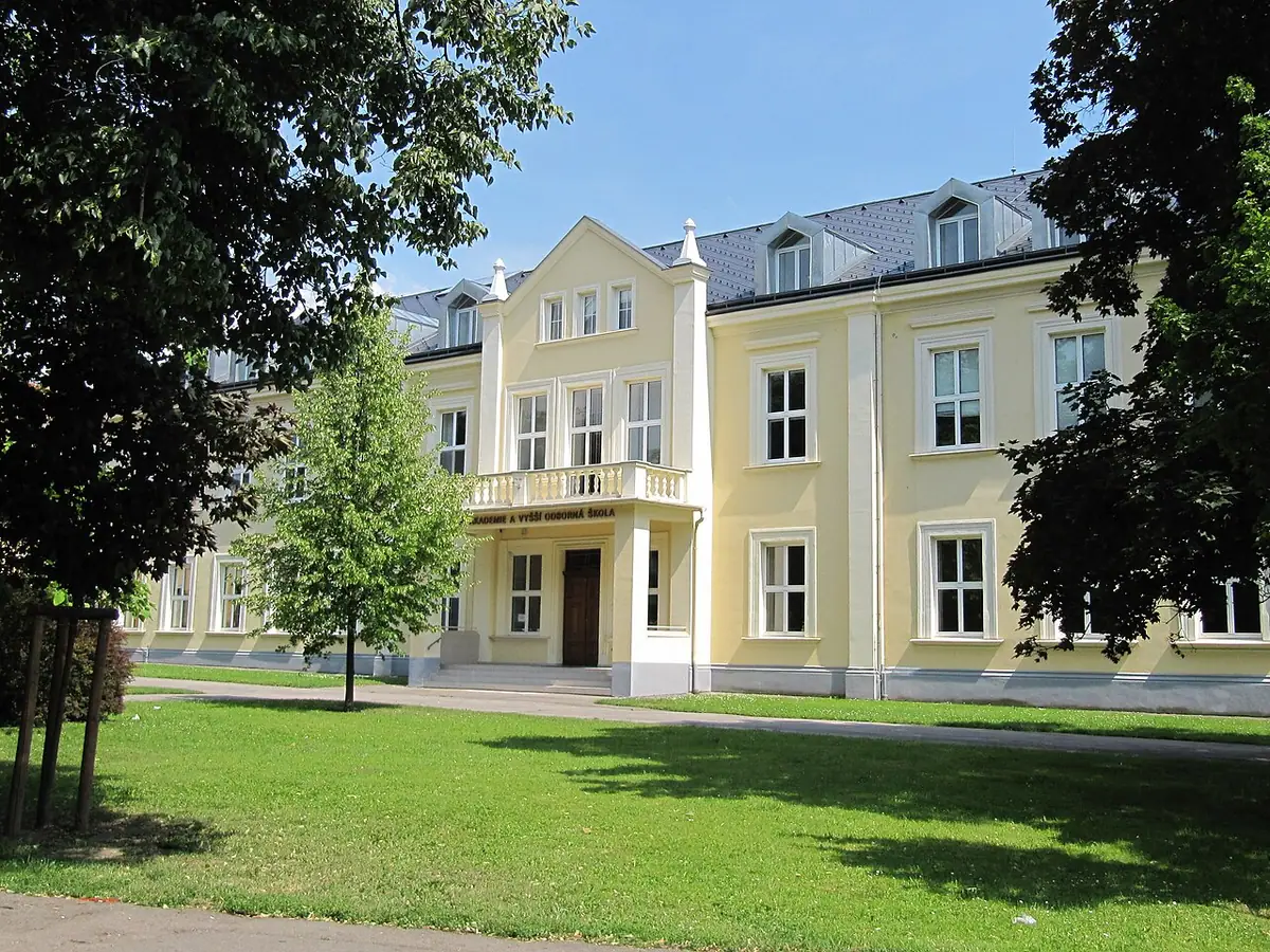Budova školy: OA a VOŠ Uherské Hradiště