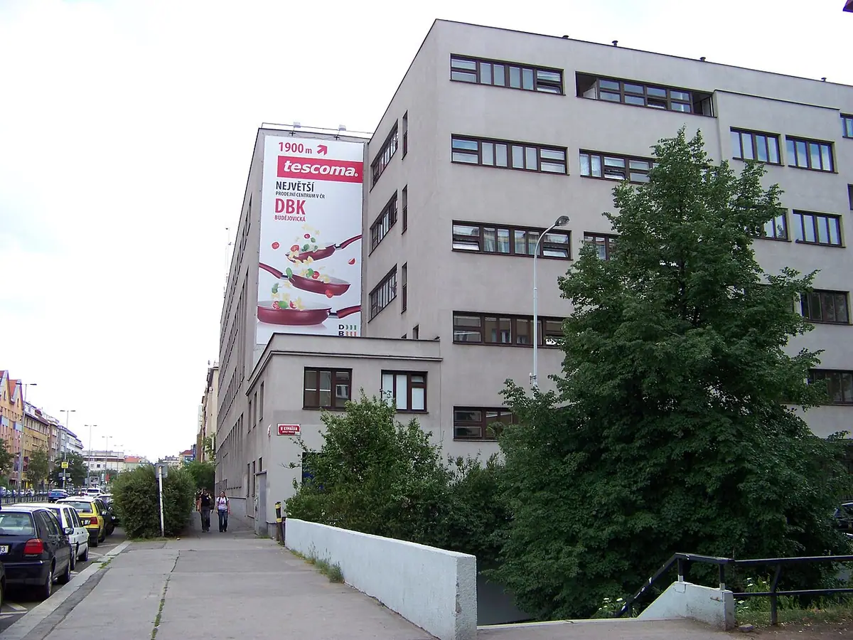 Budova školy: SZŠ 5. května