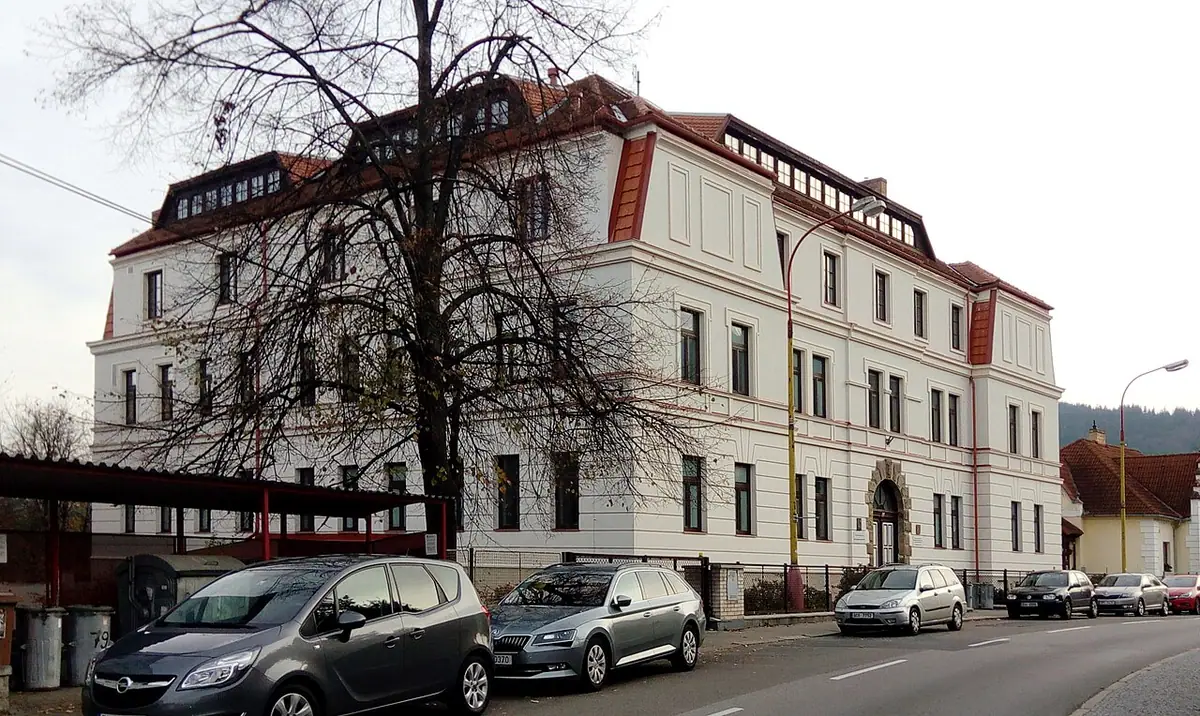Budova školy: VOŠS a SPgŠ Prachatice