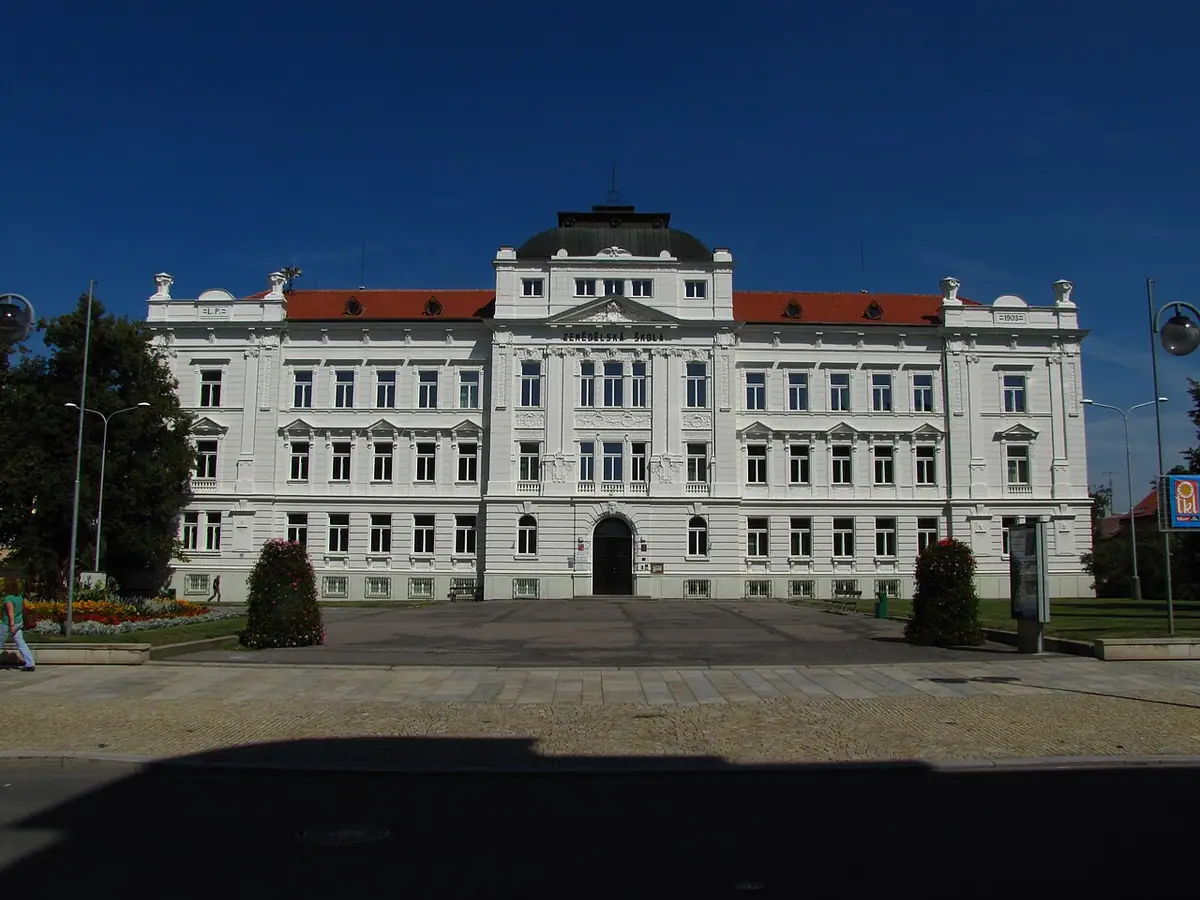 Budova školy: VOŠ a SZeŠ Tábor