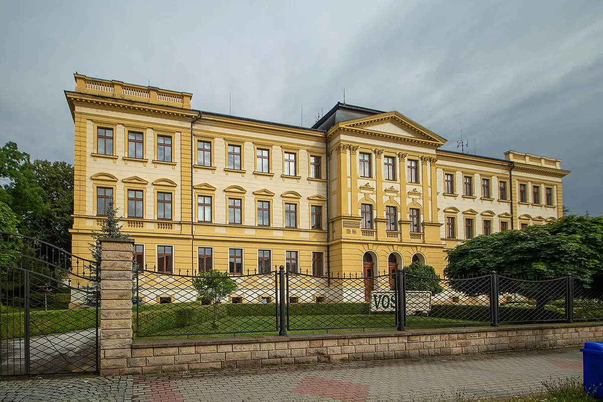 Budova školy: VOŠ a SOŠ Roudnice nad Labem