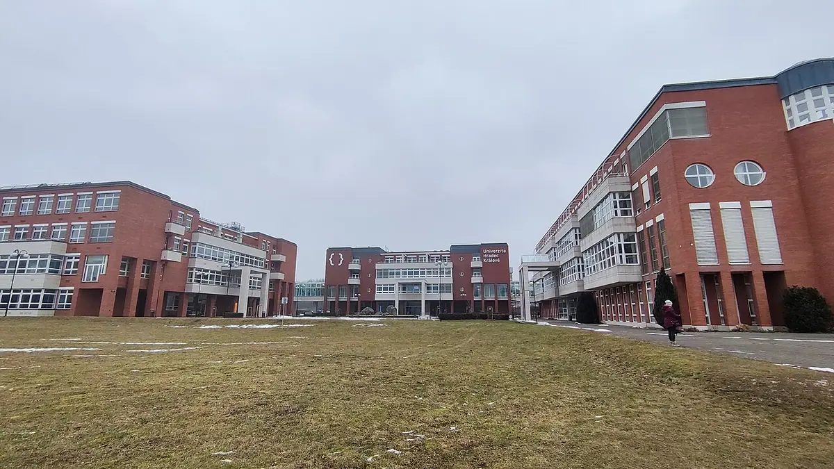 Budova školy: UHK