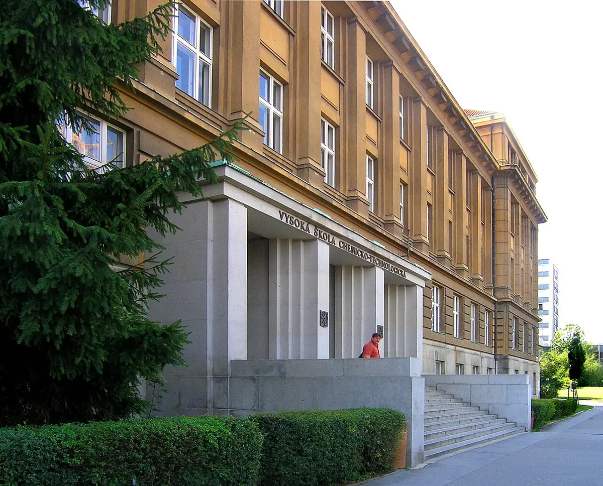 Budova školy: Vysoká škola chemicko-technologická v Praze