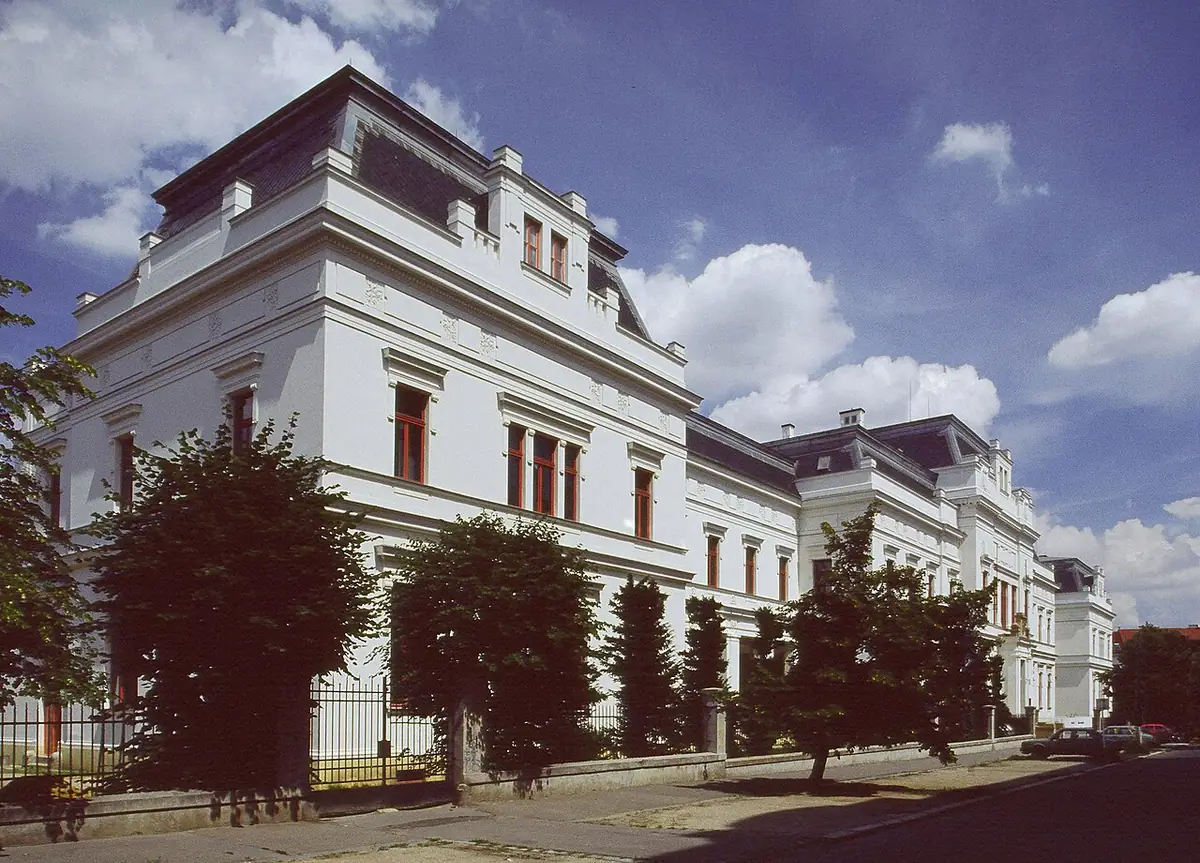 Budova školy: AVU