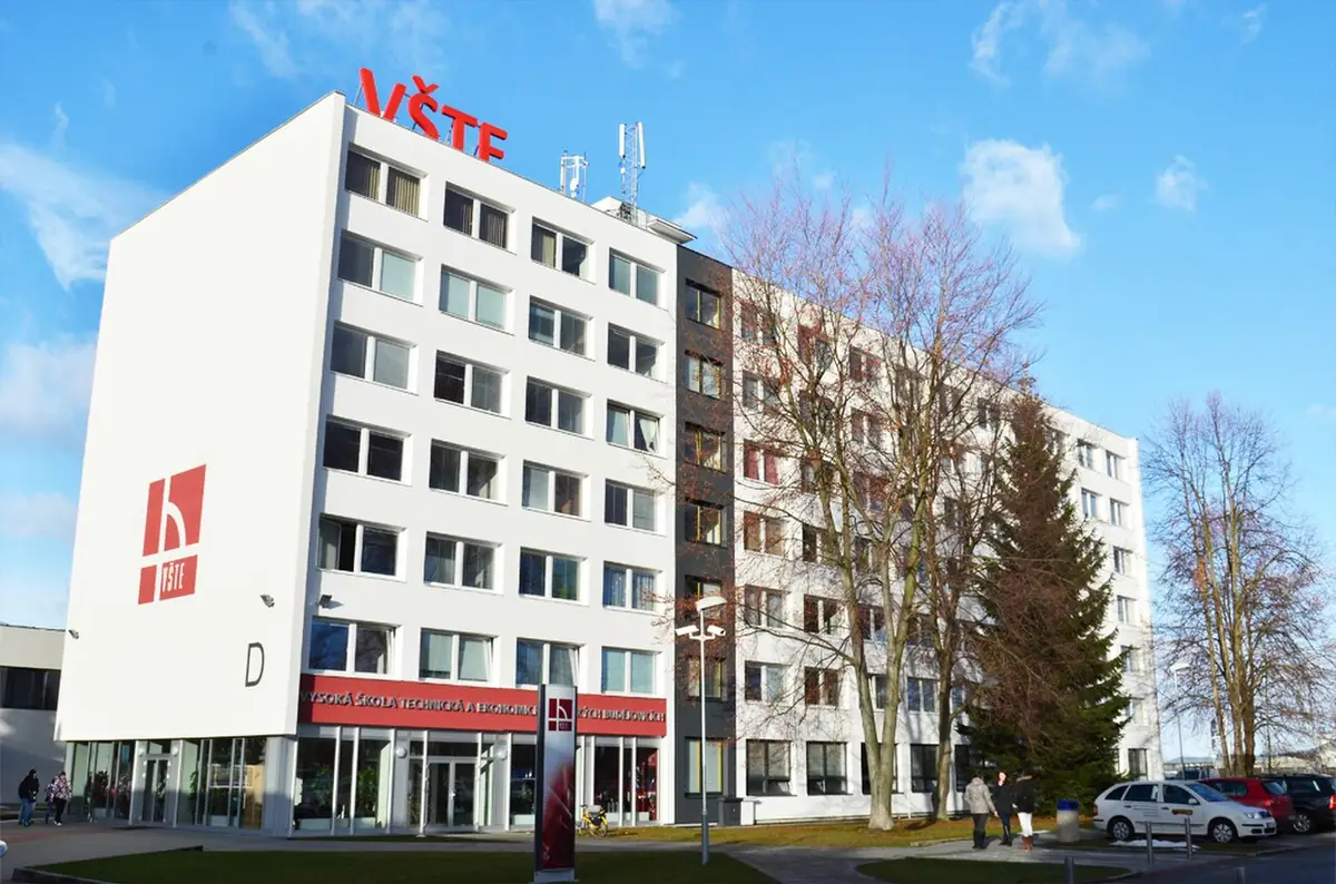 Budova školy: VŠTE