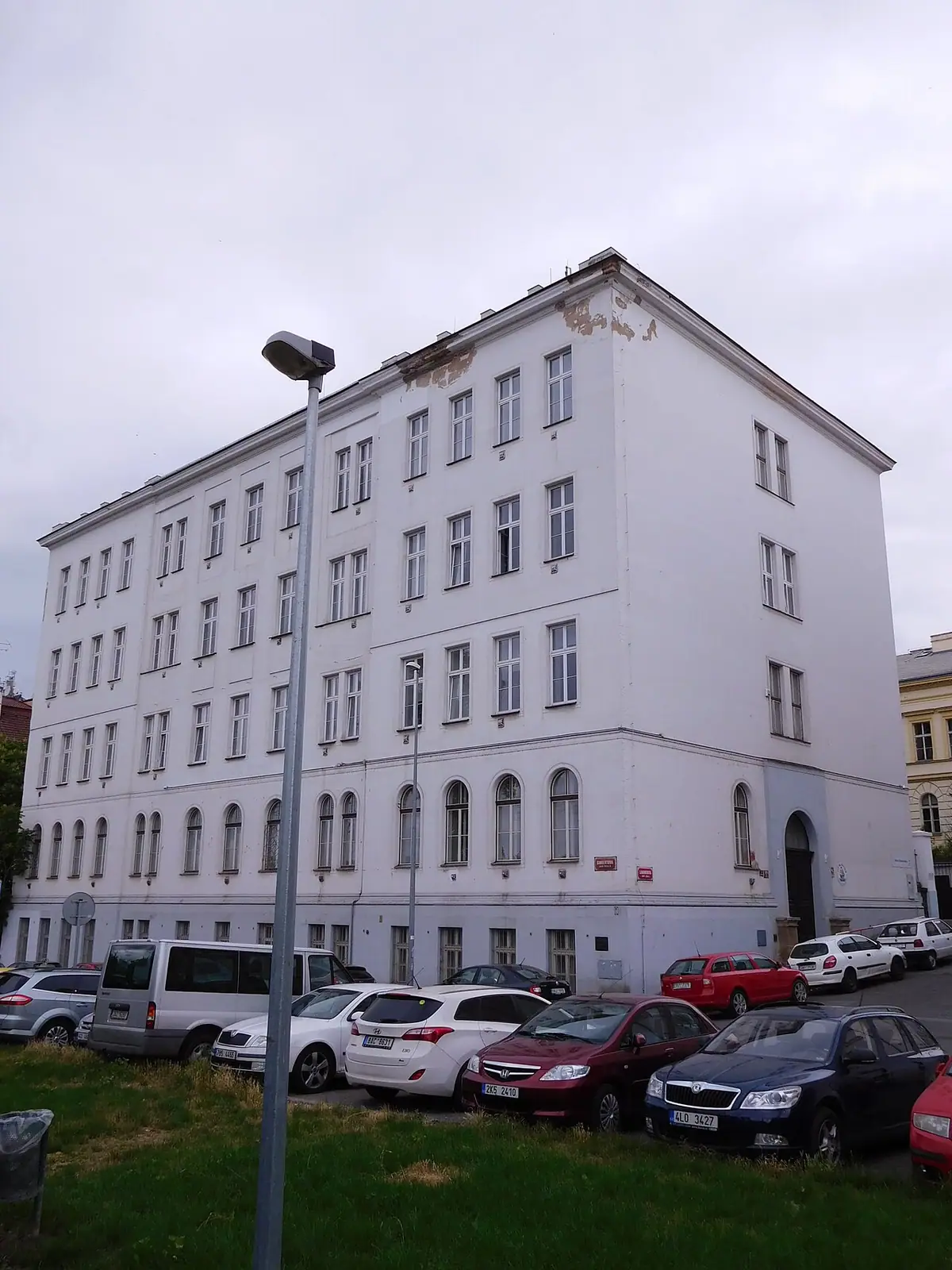 Budova školy: Ambis