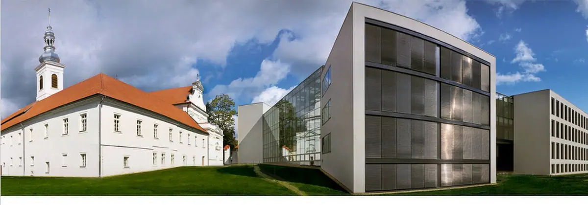 Budova školy: ŠAVŠ
