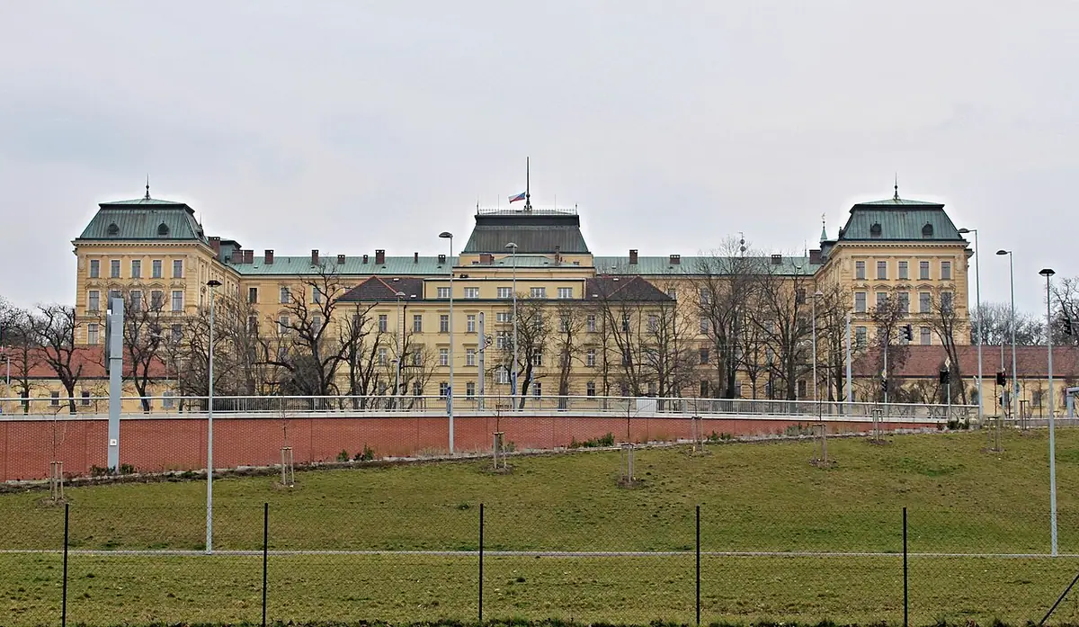 School building: Univerzita obrany